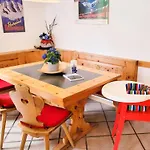 Curtins18 By Interhome *
